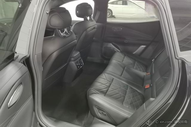 Lynk & Co 10 EM-P 2025 модификация 240 4WD Ultra – фото 19
