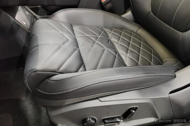 Lynk & Co 10 EM-P 2025 модификация 240 4WD Ultra – фото 21