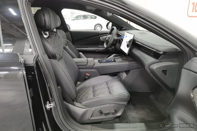 Lynk & Co 10 EM-P 2025 модификация 240 4WD Ultra – фото 22