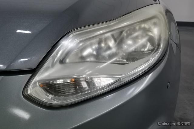 Ford Focus Sedan 2012 1.6L Automatic Comfort – фото 5