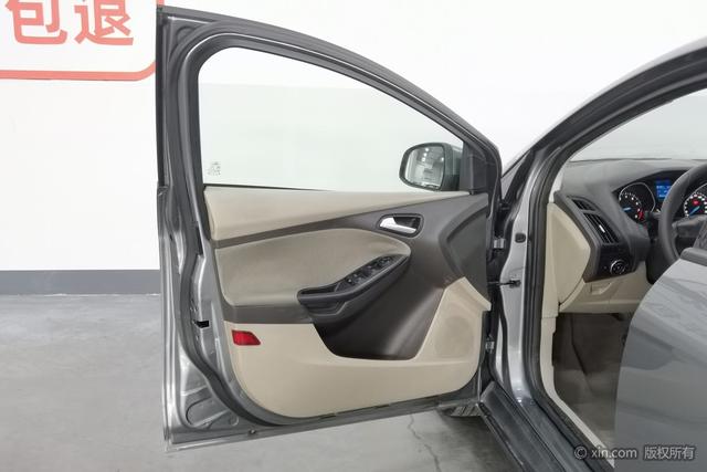 Ford Focus Sedan 2012 1.6L Automatic Comfort – фото 11