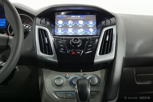 Ford Focus Sedan 2012 1.6L Automatic Comfort – фото 16