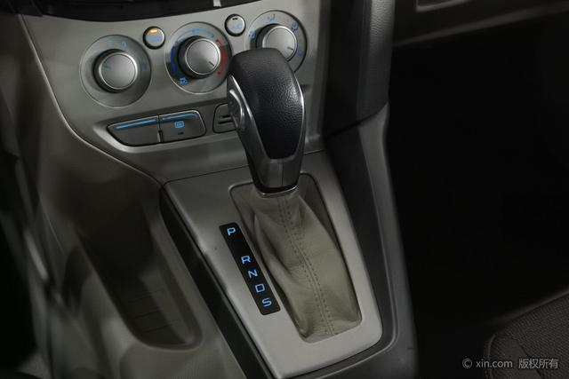 Ford Focus Sedan 2012 1.6L Automatic Comfort – фото 17