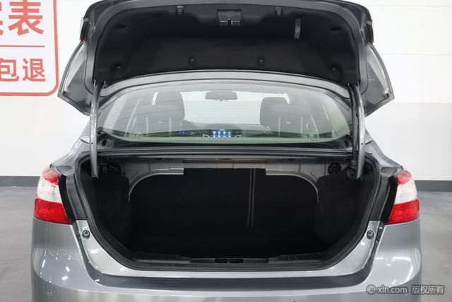 Ford Focus Sedan 2012 1.6L Automatic Comfort – фото 20