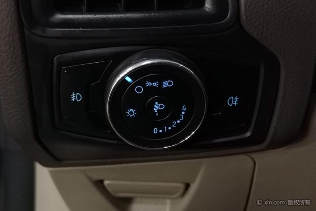 Ford Focus Sedan 2012 1.6L Automatic Comfort – фото 24