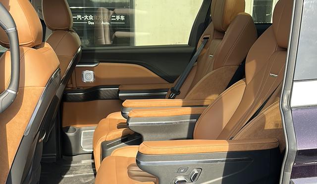 HONGQI HQ9 PHEV 2024 модификация 4WD Business Edition – фото 8