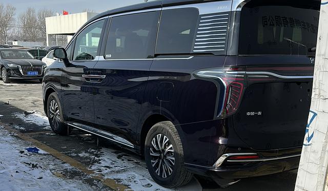 HONGQI HQ9 PHEV 2024 модификация 4WD Business Edition – фото 11