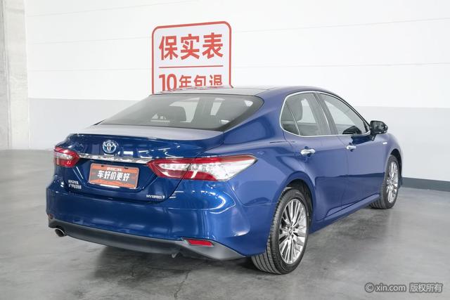 Toyota Camry Модель 2018 года Hybrid 2.5HG Deluxe Edition – фото 2