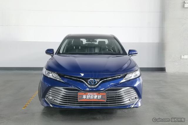 Toyota Camry Модель 2018 года Hybrid 2.5HG Deluxe Edition – фото 3