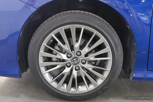 Toyota Camry Модель 2018 года Hybrid 2.5HG Deluxe Edition – фото 6