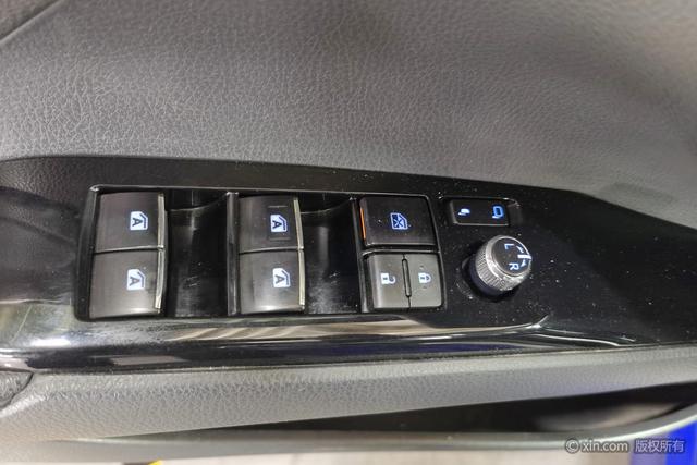 Toyota Camry Модель 2018 года Hybrid 2.5HG Deluxe Edition – фото 12