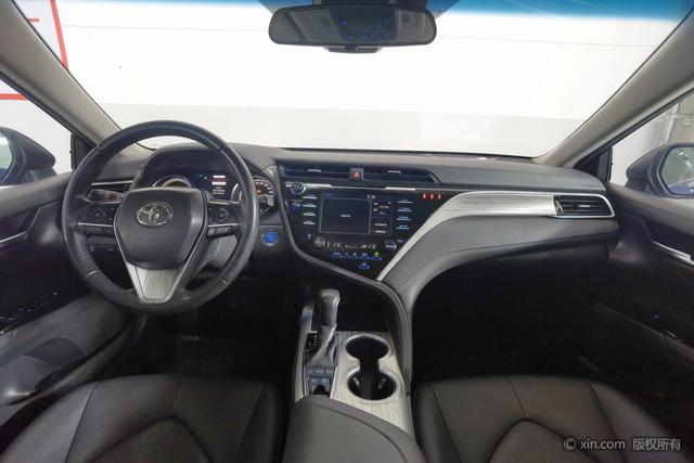 Toyota Camry Модель 2018 года Hybrid 2.5HG Deluxe Edition – фото 14