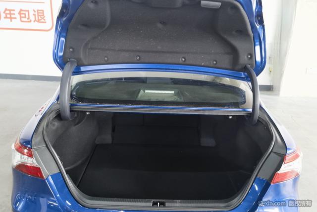 Toyota Camry Модель 2018 года Hybrid 2.5HG Deluxe Edition – фото 20