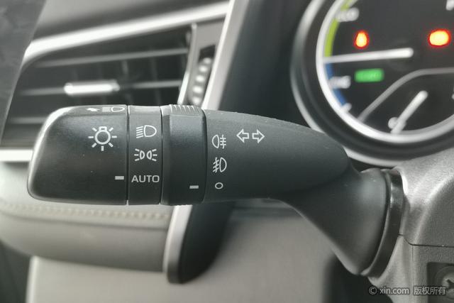 Toyota Camry Модель 2018 года Hybrid 2.5HG Deluxe Edition – фото 24