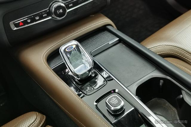 Volvo XC90 PHEV 2022 E-Drive Hybrid T8 Smart Enjoy Luxury 7-Seater – фото 17