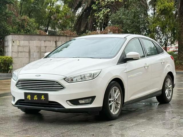Ford Focus 2015 Sedan 1.6L Automatic Fashion – фото 1
