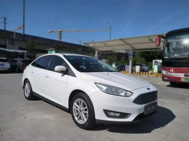 Ford Focus 2015 Sedan 1.6L Automatic Fashion – фото 3