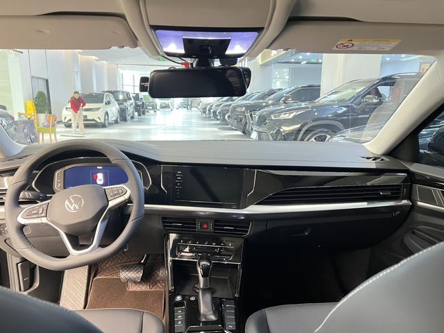 Volkswagen Passat 2025 Outstanding Edition 380TSI Dragon Soar Edition – фото 8