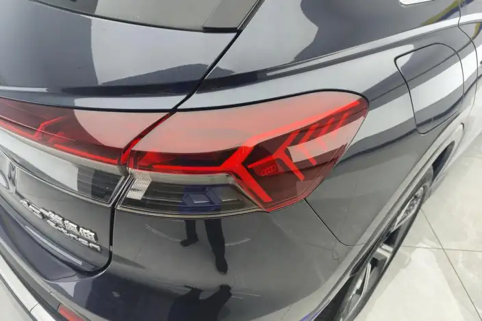 Audi Q4 e-tron 2024 Model 40 e-tron Genesis Edition – фото 9