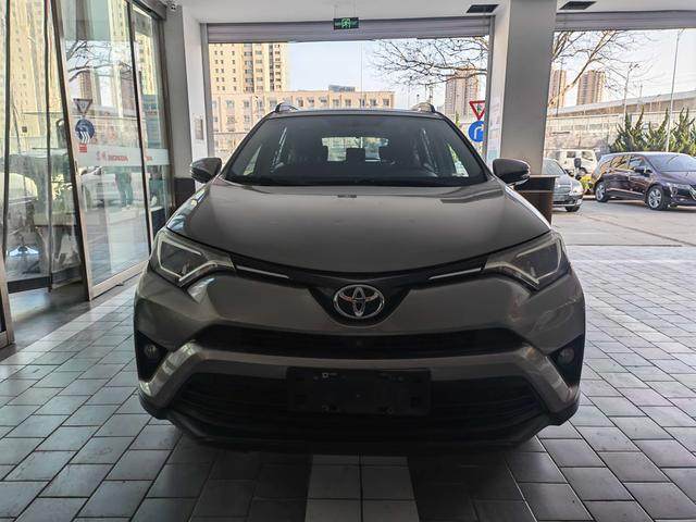 Toyota RAV4 2016 2.0L CVT 2WD Fashion – фото 2