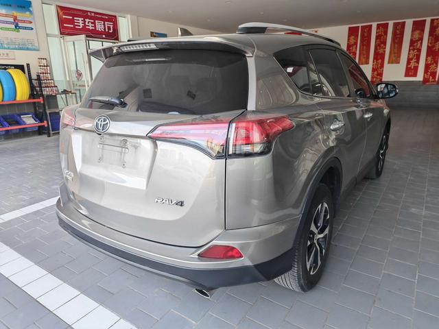 Toyota RAV4 2016 2.0L CVT 2WD Fashion – фото 4