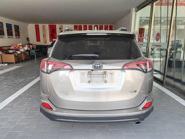 Toyota RAV4 2016 2.0L CVT 2WD Fashion – фото 5