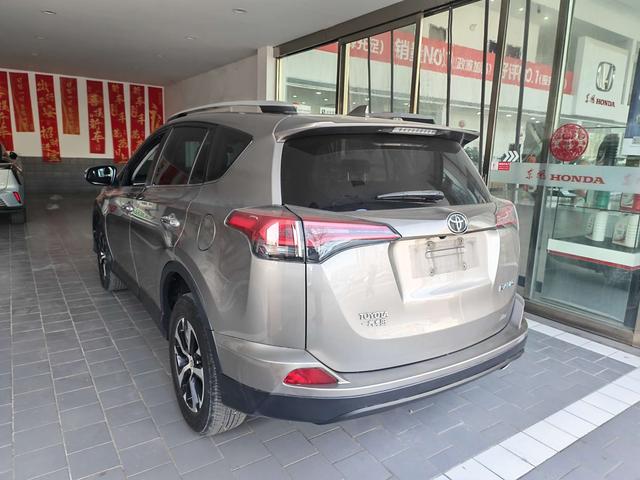Toyota RAV4 2016 2.0L CVT 2WD Fashion – фото 6