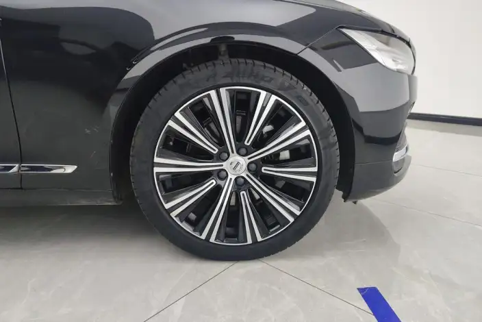 Volvo S90 2023 Model B5 Smart Range Deluxe Edition – фото 4