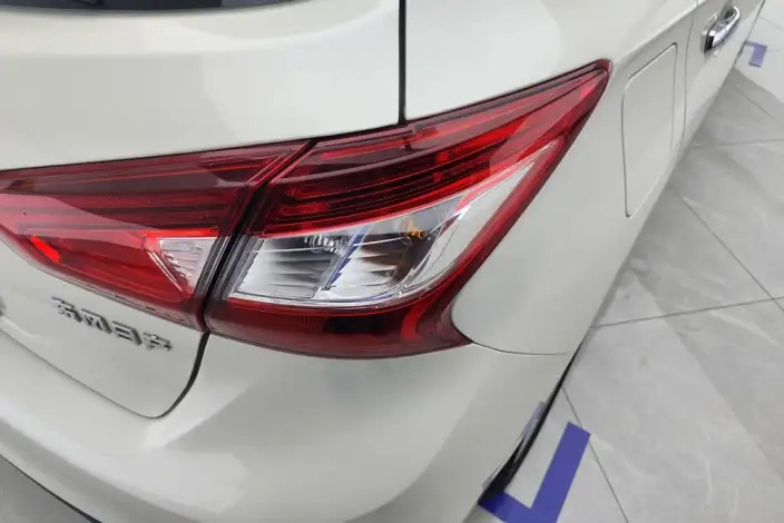 Nissan Tiida 2021 Model 1.6L CVT Zhixing Edition – фото 12