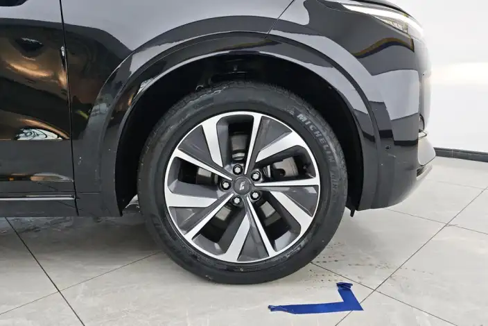 Li Auto ONE 2021 Model Extended Range 6 seat Edition – фото 11