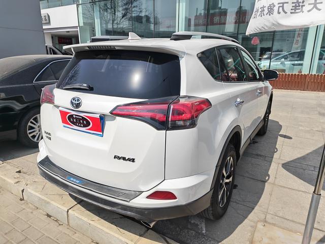 Toyota RAV4 2016 2.0L CVT 2WD Fashion – фото 4