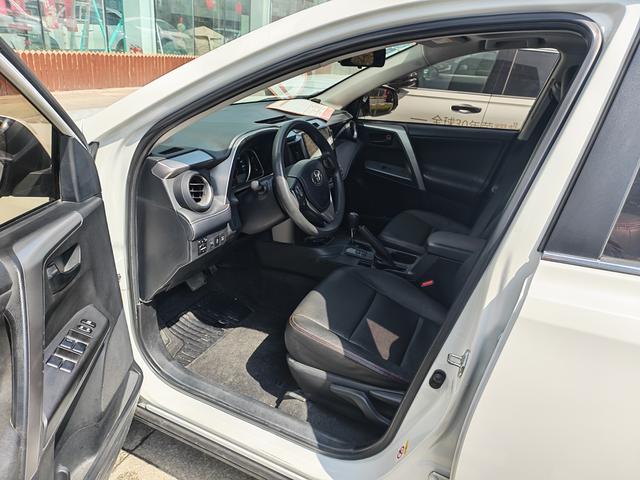 Toyota RAV4 2016 2.0L CVT 2WD Fashion – фото 8