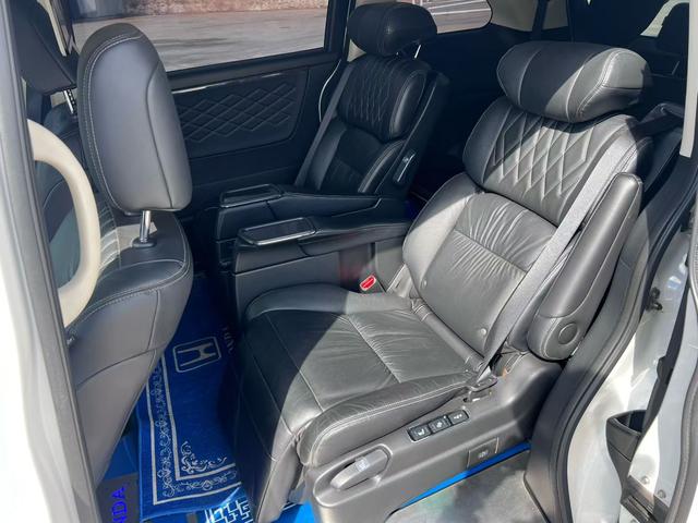 Honda Elysion 2019 2.0L Sharp Hybrid Luxury – фото 6