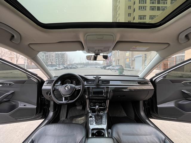 Volkswagen Passat 2016 330TSI DSG Royal – фото 7