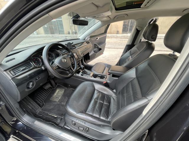 Volkswagen Passat 2016 330TSI DSG Royal – фото 8