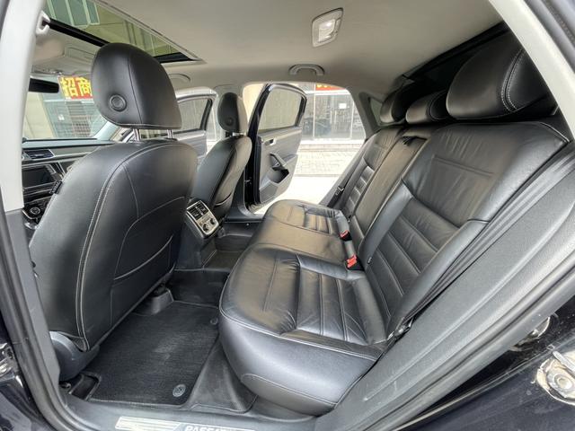 Volkswagen Passat 2016 330TSI DSG Royal – фото 9