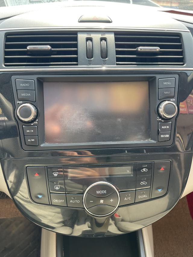 Nissan Tiida 2011 1.6L CVT Comfort – фото 11