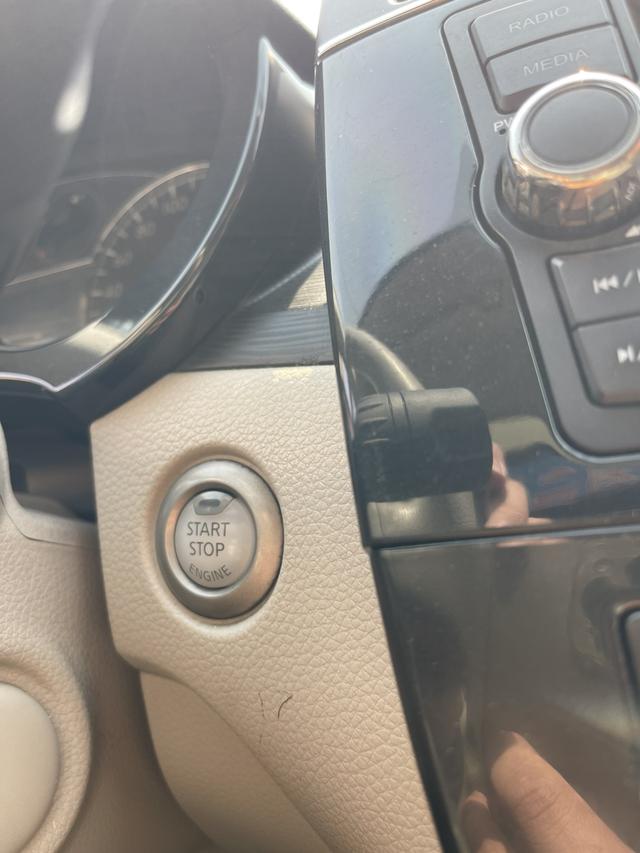 Nissan Tiida 2011 1.6L CVT Comfort – фото 16