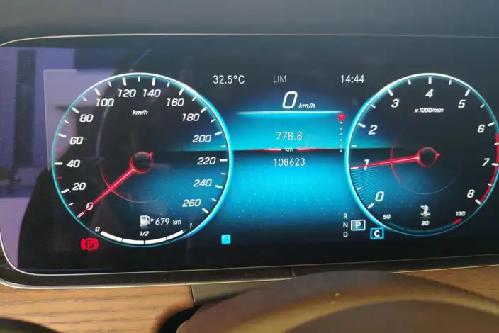 Mercedes-Benz E-Class 2022 Model E 260 L 4MATIC sedan – фото 31