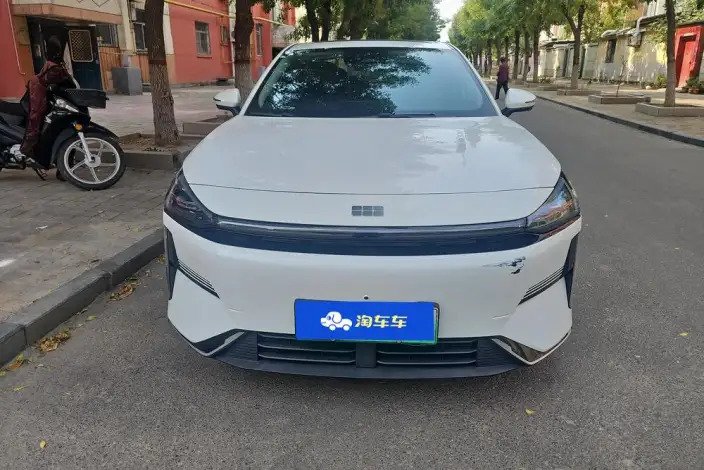 Geely Galaxy L6 2025 Model 1.5 EM-i DHT 140KM Tiggo + Edition – фото 2