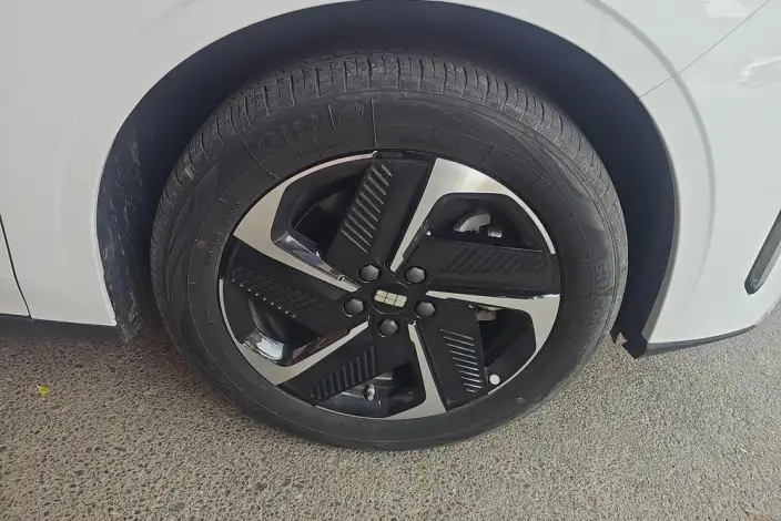 Geely Galaxy L6 2025 Model 1.5 EM-i DHT 140KM Tiggo + Edition – фото 9