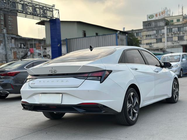 Hyundai Elantra 2022 1.5L CVT GLX Elite – фото 13