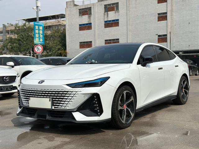 Changan UNI-V 2023 1.5T Premium – фото 1