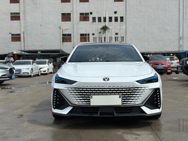 Changan UNI-V 2023 1.5T Premium – фото 2