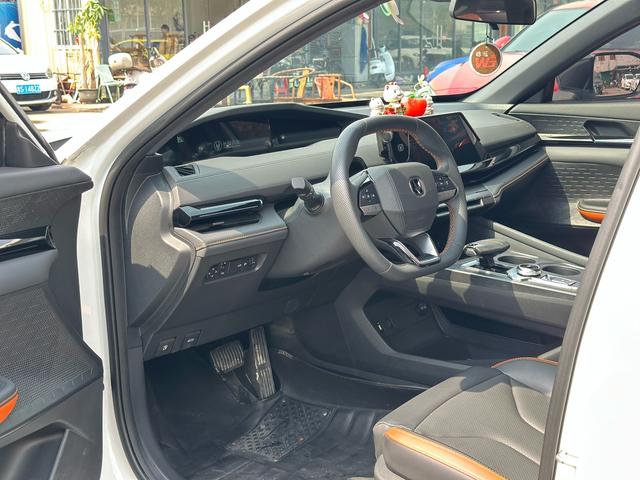 Changan UNI-V 2023 1.5T Premium – фото 3