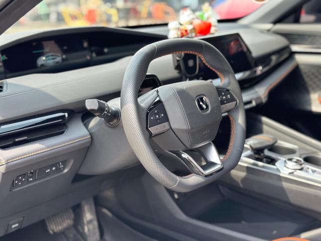 Changan UNI-V 2023 1.5T Premium – фото 4