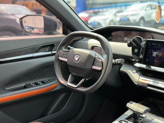 Changan UNI-V 2023 1.5T Premium – фото 10