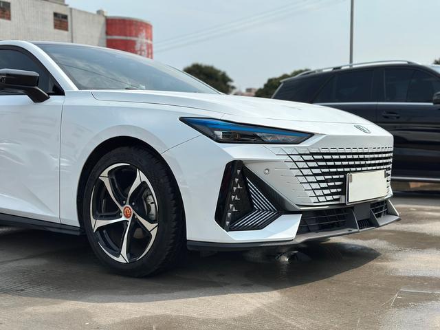 Changan UNI-V 2023 1.5T Premium – фото 14