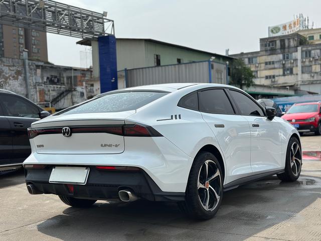 Changan UNI-V 2023 1.5T Premium – фото 15