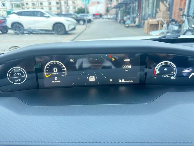 Changan UNI-V 2023 1.5T Premium – фото 18
